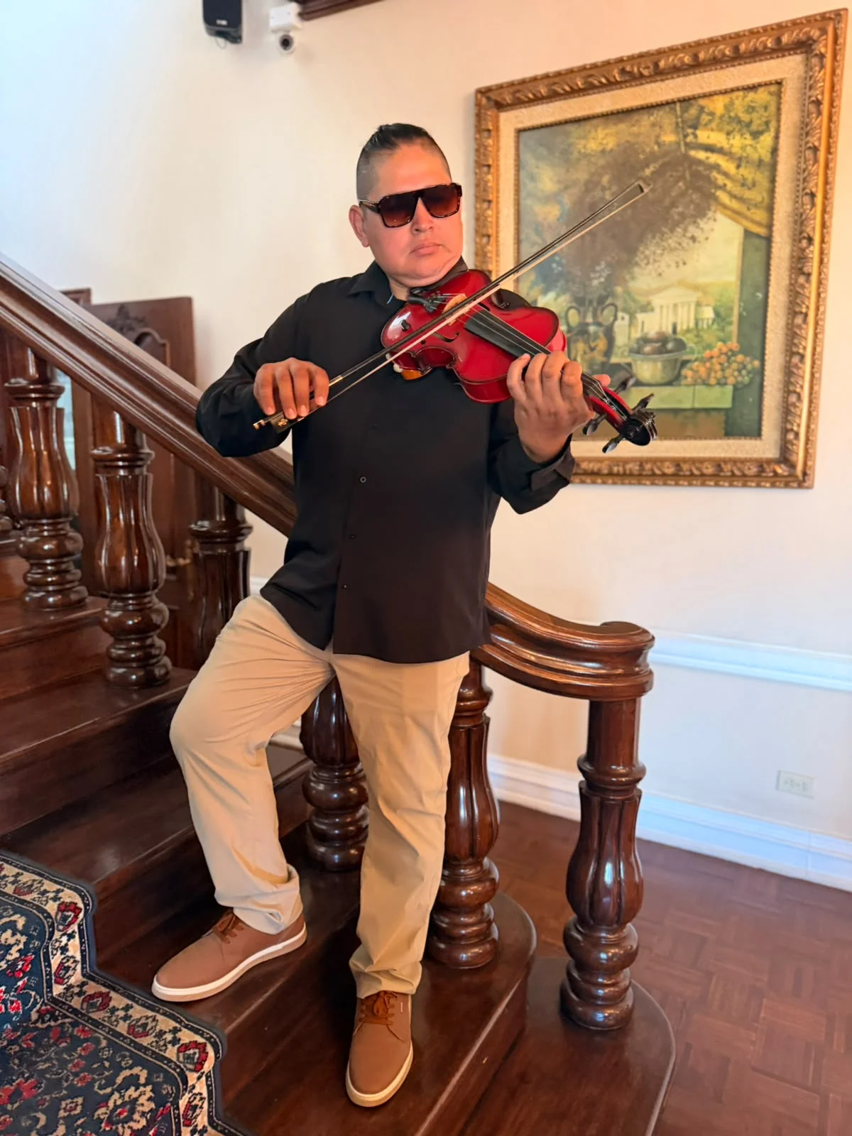 Beno Ríos tocando el violín